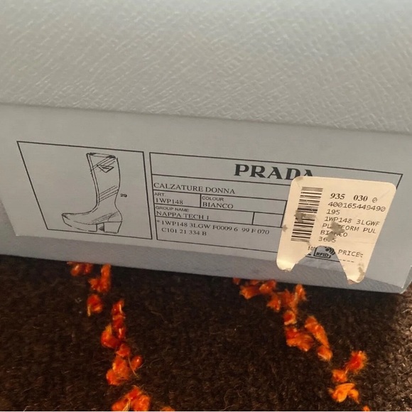 Size 7 US White PRADA boots, Brand new , never worn, original box and tags - Picture 4 of 4